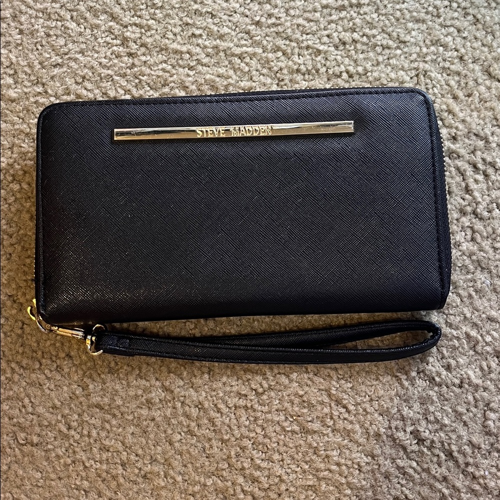 Steve Madden Black Wristlet Clutch